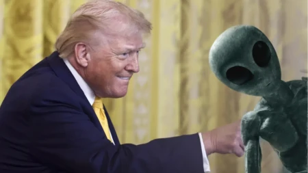 Tramp najavio fajlove o vanzemaljcima: „Stvari u koje ne biste poverovali“ (VIDEO)