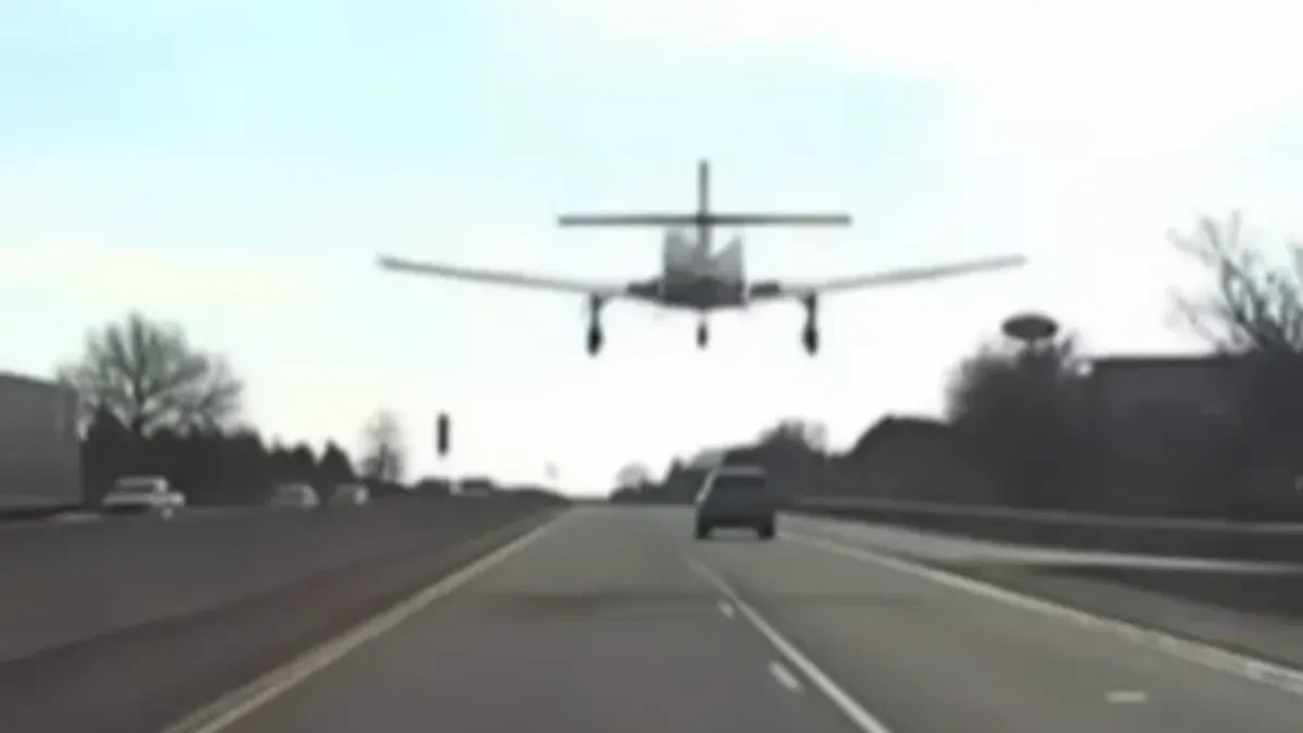 Avion prinudno sleteo, dve osobe povređene: Drama u Slovačkoj 