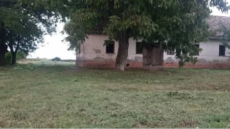 Zarađuje ogroman novac, a kuća mu je stara 180 godina! Nekretnina našeg pevača potpuno oronula