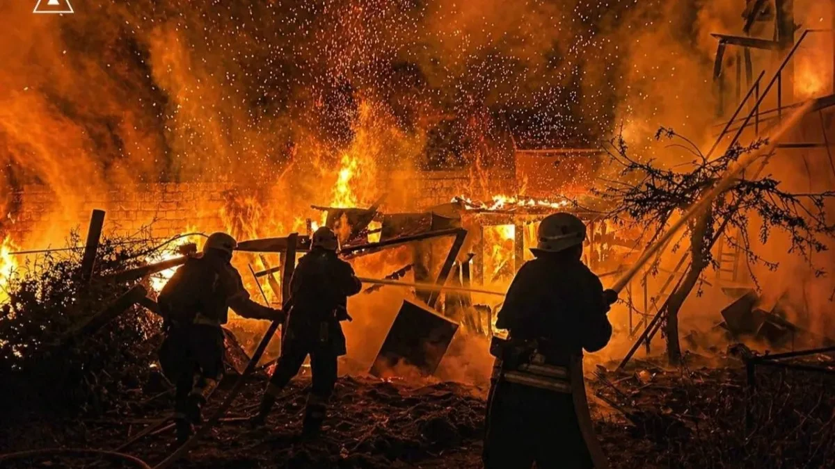 Krvavi napad na Odesu: Grad u plamenu, 18 ranjenih - gore zgrade, vrtić, automobili!