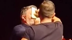 Izbila tuča na nastupu našeg pevača! Dečko iz publike skočio na binu, on nasrnuo na njega