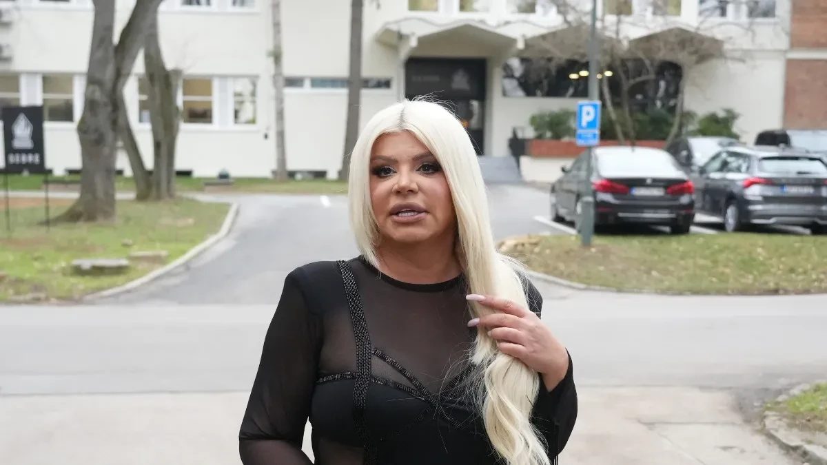 Dara Bubamara sa tri gola muškarca: Nakon skandala pojavio se šok snimak! (VIDEO)