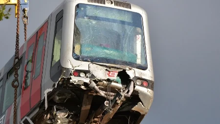 VOZ ISKOČIO IZ ŠINA U AUSTRIJI: Hiljade putnika zaglavljeno!