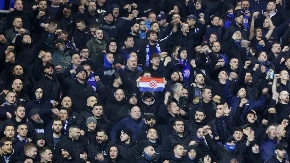 SKANDAL U ZAGREBU Navijači Dinama digli ustašku zastavu: "Kao da smo se vratili u devedesete..."