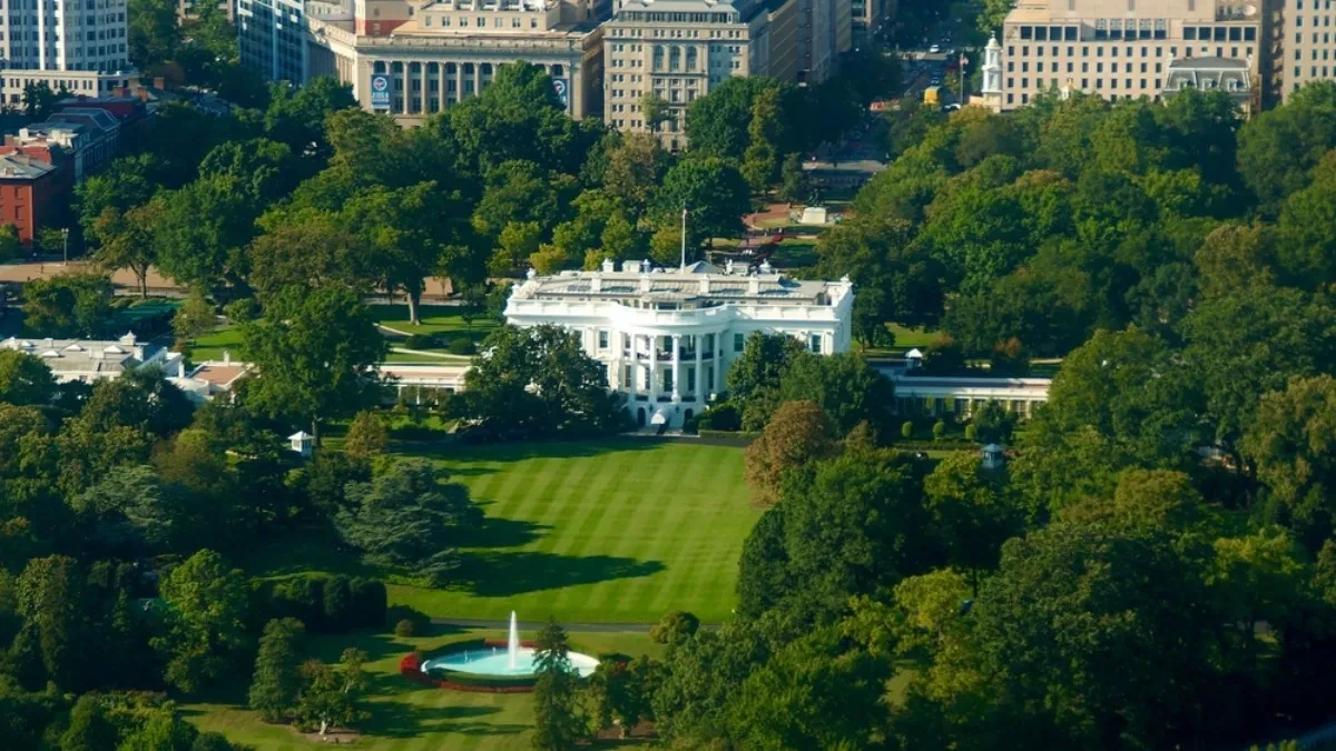 PRIPUCALI KOD BELE KUĆE! Noćna akcija u Vašingtonu, policija i tajna služba na nogama