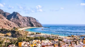 ŠOK NA POPULARNOM OSTRVU Turisti izašli na terasu, ugledali OVO i zinuli od čuda - niko ih nije upozorio