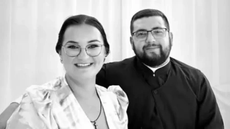 NEKA IM GOSPOD PODARI RAJ NEBESKI! Sahranjeni sveštenik i njegova supruga nastradali u teškoj saobraćajnoj nesreći kod Dervente 