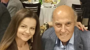 SRPSKI PEVAČ (88) U VEZI SA 41 GODINU MLAĐOM: "Mojoj deci nije bilo prijatno, ali svako uređuje svoj život"