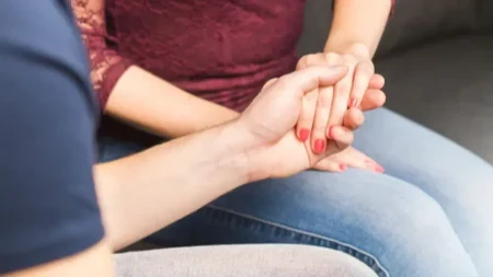 EVO ŠTA JE NAJBITNIJE U VEZI Muškarci nikada ne ostavljaju žene koje rade ove tri stvari 