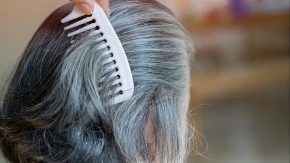 ŠTA KAŽU FRIZERI: Evo da li treba čupati sede vlasi