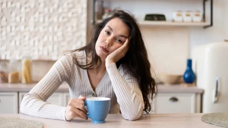 Ne pijte kafu čim se probudite: Ovaj napitak ujutru "čisti" telo od toksina i tera umor za 5 minuta