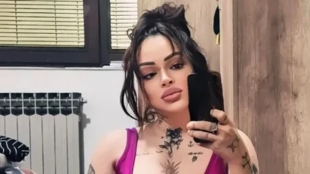 PROCURIO EKSPLICITNI SNIMAK DUNJE ILIĆ Pevačica se u golišavom izdanju uvija bez kontrole (VIDEO)