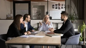 OVO SU NAJPLAĆENIJI POSLOVI U SRBIJI! Ova zanimanja su sada traženija, ne moraju da brinu za posao!