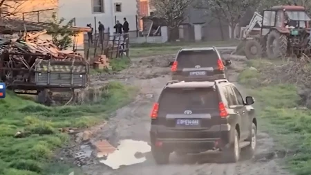 SNIMCI POTERE ZA BEGUNCEM IZ NOVOG SADA Pucao na policajce, pa ukrao kola (FOTO GALERIJA)