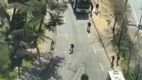 NOVI SNIMCI PUCNJAVE KOD IZRAELSKOG KONZULATA U BEŠIKTAŠU Napadači pokušali da izvrše atentat na 7. spratu (VIDEO)