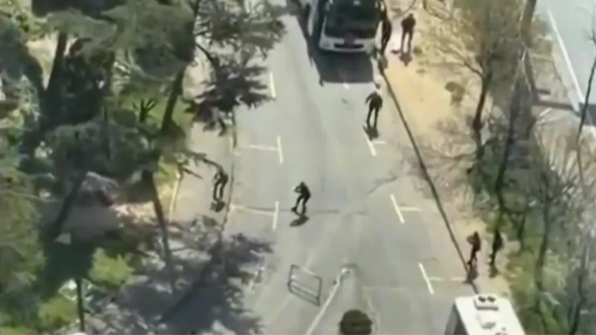 NOVI SNIMCI PUCNJAVE KOD IZRAELSKOG KONZULATA U BEŠIKTAŠU Napadači pokušali da izvrše atentat na 7. spratu (VIDEO)