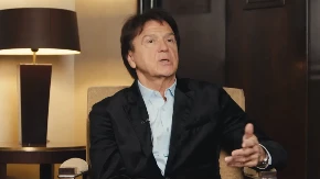 "TRAŽIĆU ALIMENTACIJU ZA SVE OVE GODINE, SKUPO ĆE MI PLATITI" Šuška se da je ovaj pevač sin Zdravka Čolića: "Zašto ćuti o tome da mi je tata?"