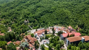 Najlekovitija voda u Srbiji? Ova banja nudi smeštaj od 10€ i privlači sve više turista