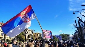 SRAMOTA U PODGORICI Odbijeno da se stavi na dnevni red predlog o uvođenju srpske trobojke kao državne zastave