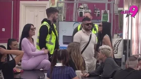 MAJA I STANIJA NA IVICI TUČE Pljušte stravične uvrede i optužbe, horda obezbeđenja oko njih! (VIDEO)