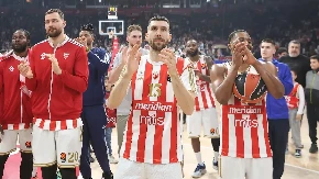 CRVENA ZVEZDA - PARIZ Dobar početak meča za crveno-bele, razigrali se Moneke i Mekintajer