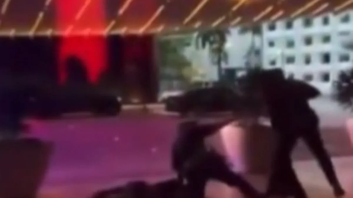 UPUCAN POZNATI PEVAČ Hitno prevezen u bolnicu, poznato u kakvom je stanju (VIDEO) 