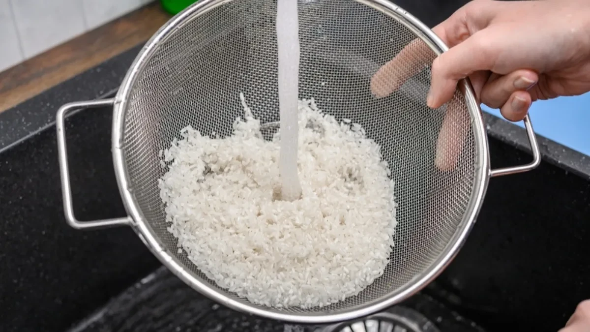 SVI PRAVE OVU GREŠKU Evo da li zaista treba prati PIRINAČ pre kuvanja