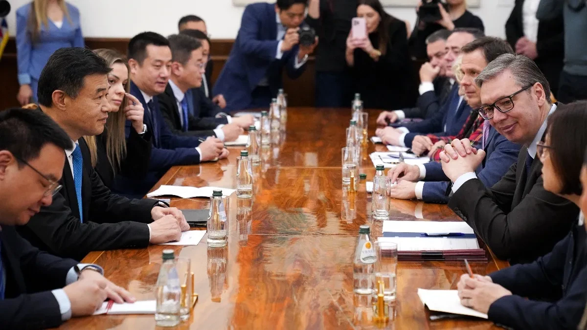 VUČIĆ NA VAŽNOM SASTANKU: Predsednik razgovara s predstavnicima korporacije Šendong haj spid grup (VIDEO)