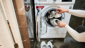 Ne perite bele patike u mašini: Ovaj trik skida žutilo, za 5 minuta izgledaće kao nove