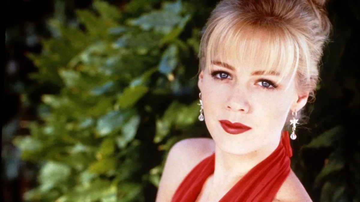 ,,BIO JE MOJA PRVA LJUBAV" Glumica iz 90-ih pala na opasnog frajera, zavidele joj sve žene u Srbiji