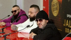 PEVAČ ZA DLAKU IZBEGAO ZATVOR Platio ogromnu cifru za slobodu! 