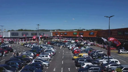 HEROJI I DALJE POSTOJE I TO MEĐU OBIČNIM LJUDIMA Poštar Branko na parkingu pronašao novčanik i oduševio Čačak svojim poštenim gestom  