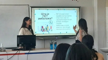 „Korak za budućnost“ - „Gradska čistoća“ kompostira sa srednjoškolcima u Sedmoj beogradskoj gimnaziji 