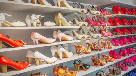 Najružnija obuća postala modni hit! Svi su ih ismevali, a sad se prodaju kao alva!