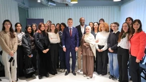 SRBIJA GRADI MREŽU PRIJATELJA U SVETU: Arno Gujon ugostio studente sa prestižne Sorbone 