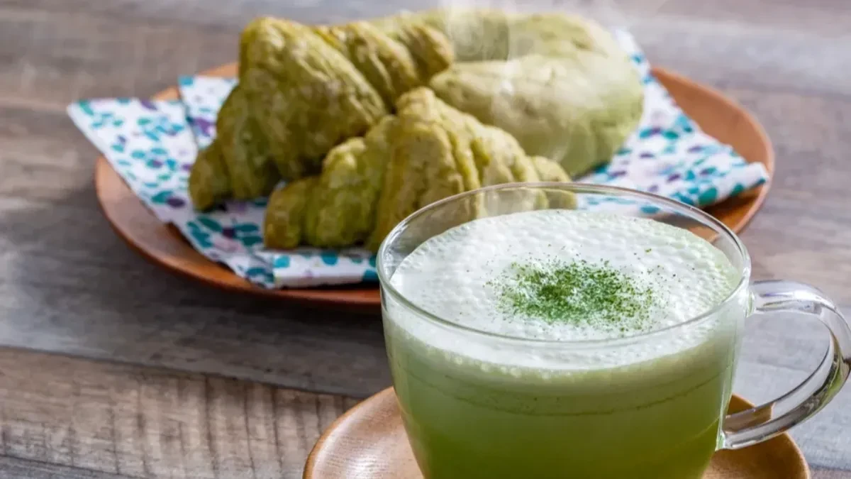 Napitak koji čisti kožu i telo – a pravi se od “korova” koji svi ignorišu