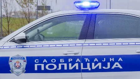 TEŠKA NESREĆA KOD LAPOVA Automobil prevrnut na krov nasred puta, poznato da li ima stradalih