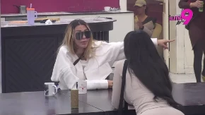 STANIJA I ANELI OČI U OČI Sele jedna preko puta druge, pa pale teške reči