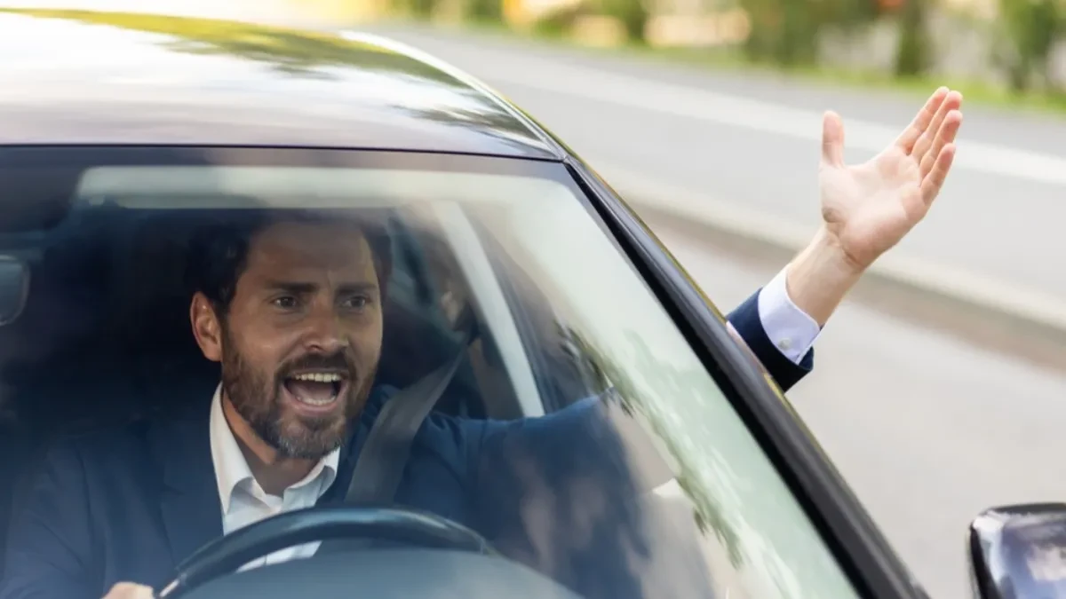 VOZAČE OVE NAVIKE DOVODE DO LUDILA, A KAZNE SU PAPRENE Obratite pažnju