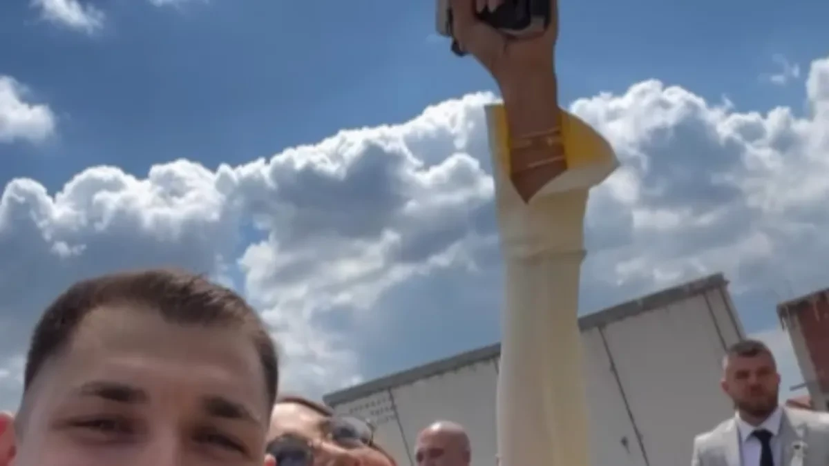 Zapucala iz pištolja, gosti u neverici! Naša pevačica na svadbi napravila karambol