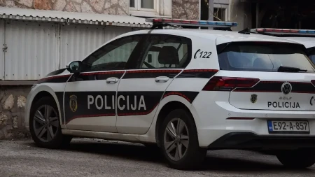 Specijaci na nogama, opsadno stanje u gradu! Muškarac ubio partnerku i pobegao sa njihovom ćerkicom (5)