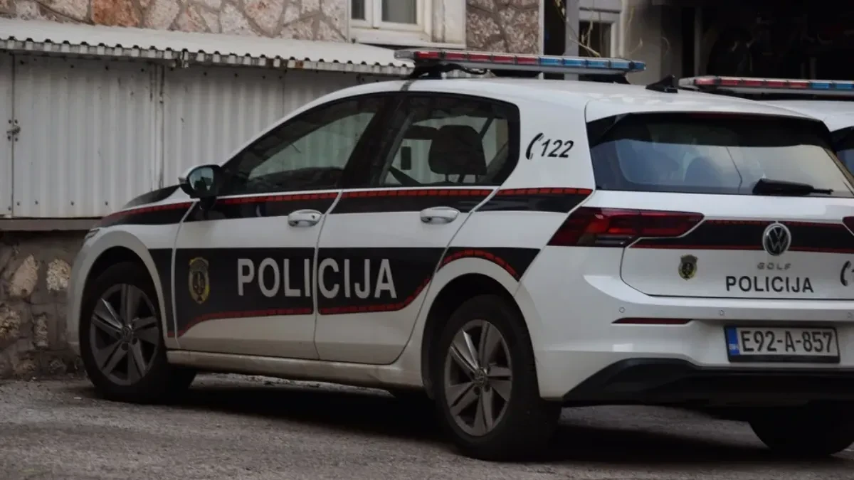 Specijaci na nogama, opsadno stanje u gradu! Muškarac ubio partnerku i pobegao sa njihovom ćerkicom (5)