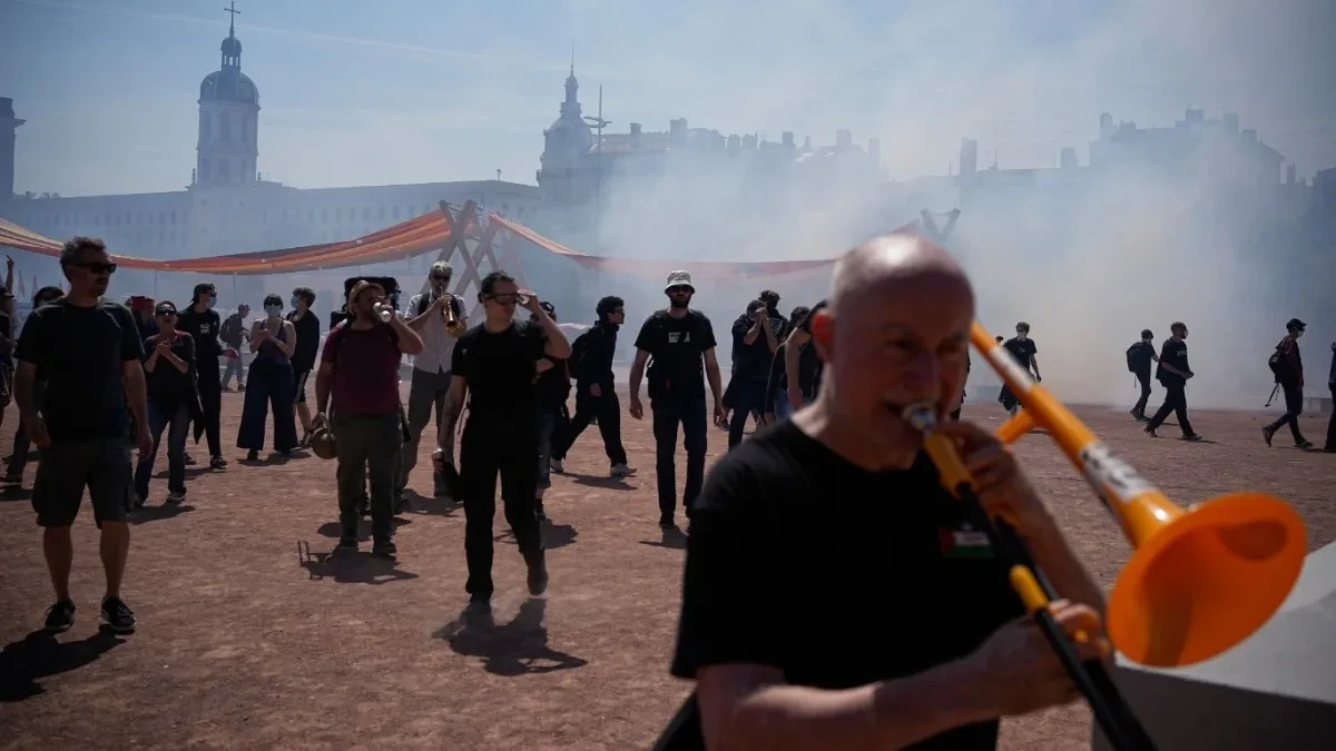 Umesto većih plata i dostojanstva rada - nasilje policije