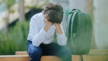 "Krenuli su autom na babu, stoje ispred naše kapije i psuju": Majka pretučenog dečaka (14) iz Obrenovca tvrdi da nasilnici maltretiraju celu porodicu!