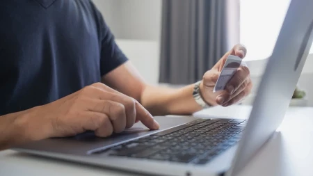 Plaćate karticom na netu? Ovo je jasan znak da je posredi prevara, a svima promakne