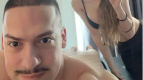 Skandal na mrežama! Baka Prase potpuno go u krevetu dok mu devojka daje špric (FOTO)