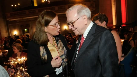 Kad dođe kući sa posla, Voren Bafet (96) radi ovih 5 stvari: Jedna navika mu je donela milijarde, a svi je zanemaruju