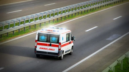 Sudar saniteta i automobila u Nišu: Četvoro povređenih