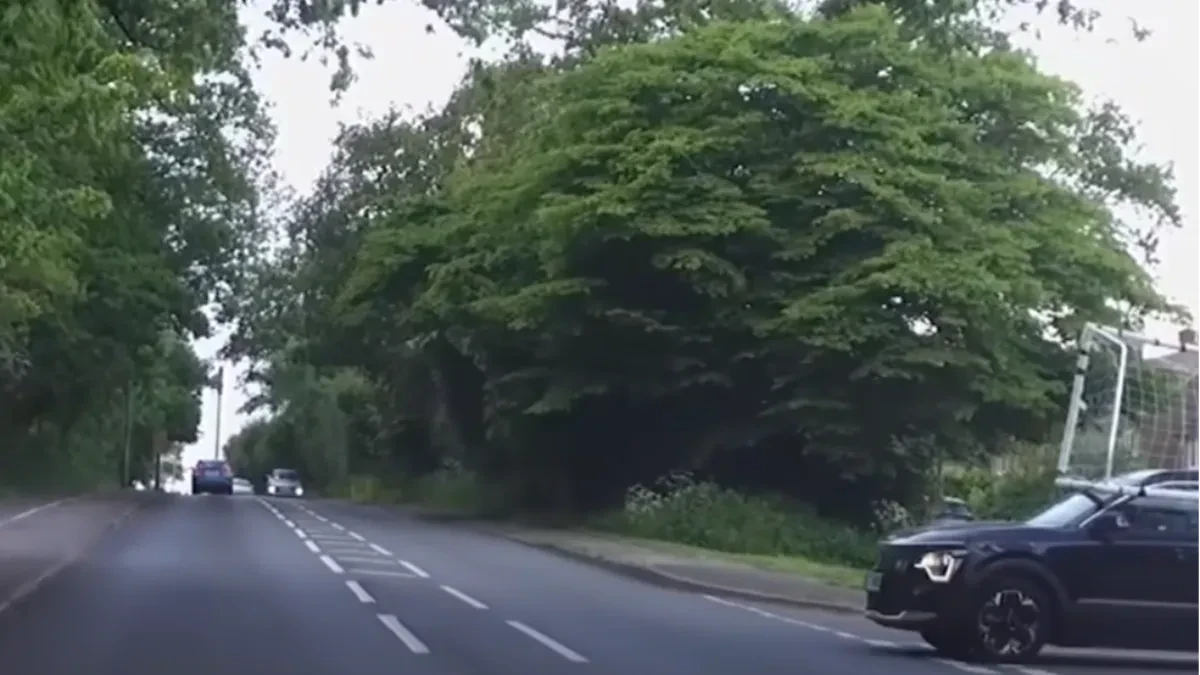 Kako mu je ovo palo na pamet? Kad su videli šta vozi na krovu automobila, trljali su oči u neverici- kazna je bila paprena