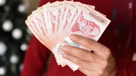 Danas stiže novac: Evo ko ima pravo na 13.000 dinara, a ko na još više para